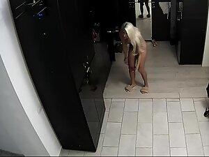 Spying on sexy roommates in their apartment Picture 2