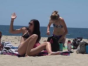 Perky little ass in front of me on beach Picture 7