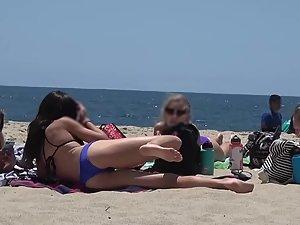 Perky little ass in front of me on beach Picture 8