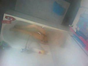 Spying my cousin naked in a bath tub Picture 2