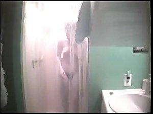 Amazing naked woman in the shower Picture 2
