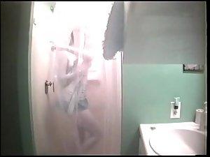 Amazing naked woman in the shower Picture 3