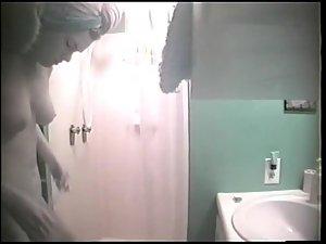 Amazing naked woman in the shower Picture 7