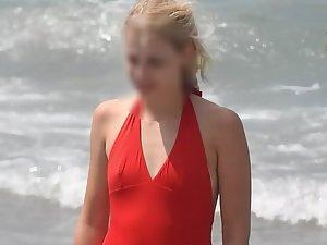 Blonde's hot pussy bulge in swimsuit Picture 4
