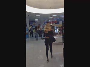 Epic blonde tugs her leggings up Picture 3