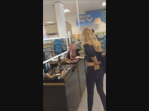 Epic blonde tugs her leggings up Picture 4