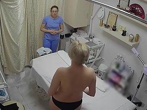 Chunky rich milf spied during cosmetic treatment Picture 1