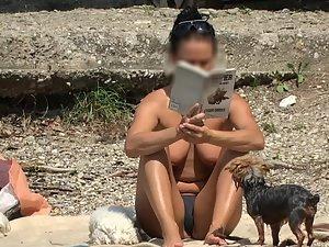 Urge to fuck while peeping on her at the beach Picture 3