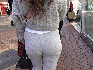 Blatantly staring at hot bubble butt in leggings Picture 2