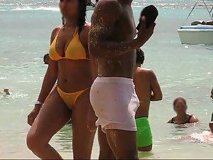 Eye candy black girl on the beach Picture 6