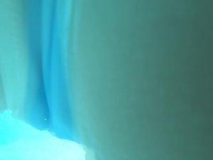 Teen butt accidentally touches underwater camera Picture 8