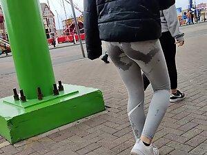 Wet ass in tight grey leggings Picture 4