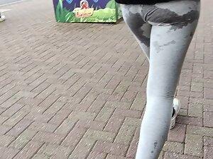 Wet ass in tight grey leggings Picture 6