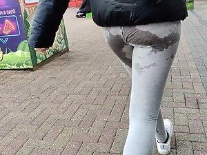 Wet ass in tight grey leggings Picture 7