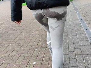 Wet ass in tight grey leggings Picture 8