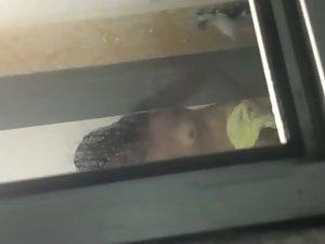 Peeping a girl that sings in the shower Picture 2