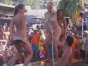 Slutty girls dancing on a beach party Picture 1