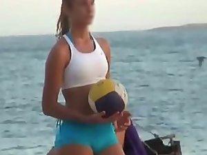 Girls playing volleyball in a tight bikini Picture 1