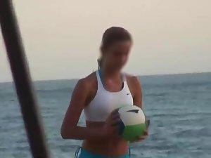Girls playing volleyball in a tight bikini Picture 2