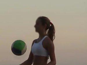 Girls playing volleyball in a tight bikini Picture 7