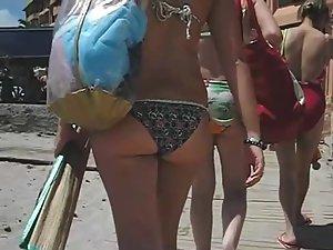 Following her to the beach Picture 8