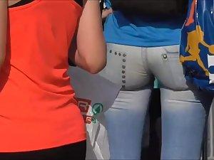 Tight pants are splitting her butt in half Picture 7