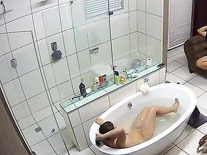 Hidden camera caught naked girl in luxury bathroom Picture 8