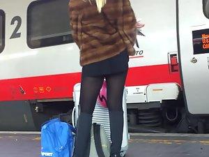 Italian blonde in super short skirt and pantyhose Picture 2
