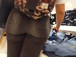 Difficulty of buying new jeans for such phat ass Picture 2