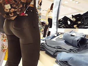 Difficulty of buying new jeans for such phat ass Picture 5