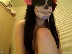 Erotic cam girl got a spooky mask on Picture 2