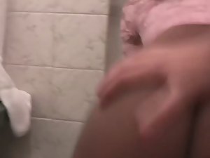 Bathroom sex with a black slut Picture 1