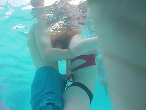 Redhead gets her boyfriend horny in the pool Picture 5