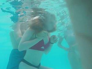 Redhead gets her boyfriend horny in the pool