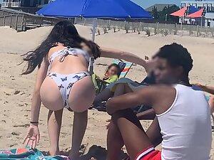Black boyfriend snaps photos of his white girlfriend