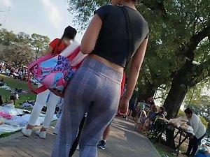 Amazing ass spotted on the flea market Picture 3