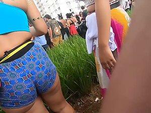 Party girl dancing and shaking her ass in shorts Picture 1