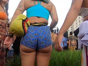 Party girl dancing and shaking her ass in shorts Picture 3