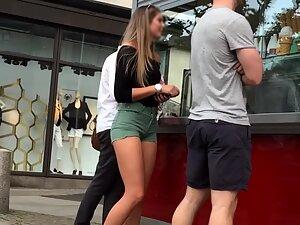 Hot girl is sweeter than ice cream Picture 1