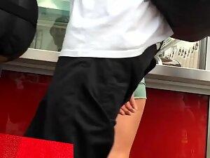 Hot girl is sweeter than ice cream Picture 6