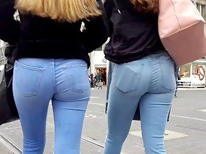 Hot teen friends in tight jeans Picture 2