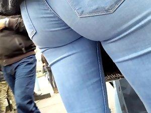 Hot teen friends in tight jeans Picture 8