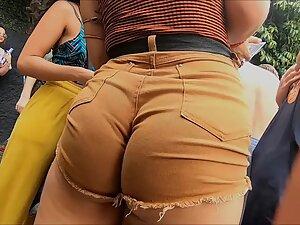 Incredible butt looks so tight like she is clenching buttocks Picture 1