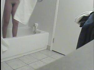 Hidden camera spied a hot naked girl Picture 3