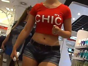 Sublime ass in jeans shorts Picture 3