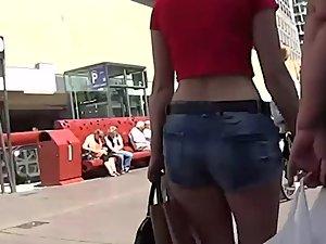 Sublime ass in jeans shorts Picture 6