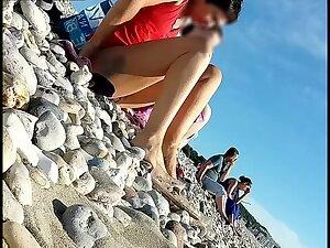 Mature pussy accidentally seen on the beach Picture 7