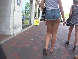 Shorts need to be tugged out of ass Picture 4