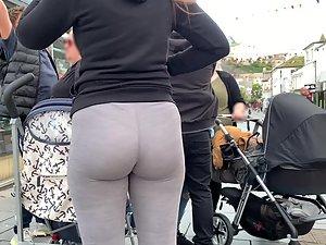 Thong on young milf's plump ass Picture 7