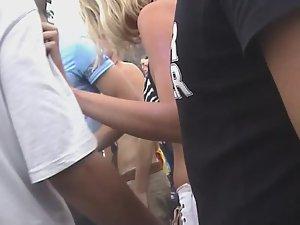 Dancing girl's thong is sticking out Picture 1